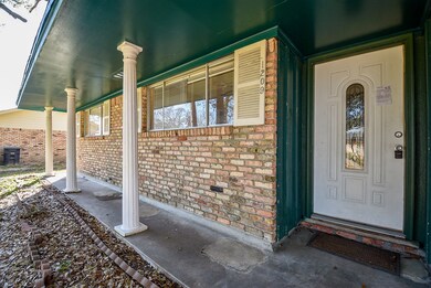 1209 Carmie St, Alvin, TX 77511 - photo 2