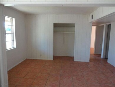 Family Room 02