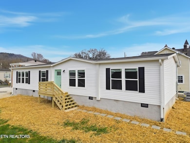 729 Siluria St, Harriman, TN 37748 - photo 2