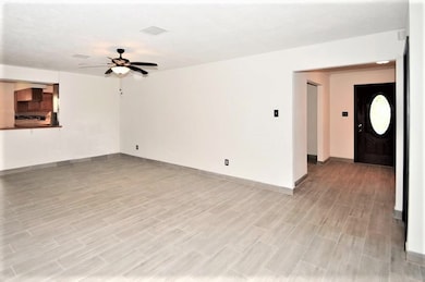 2004 Sleepy Hollow Dr, Pearland, TX 77581 - photo 6