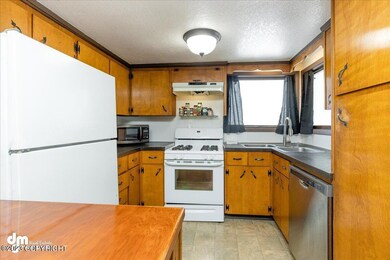 07-Kitchen 20230407-DW-5057