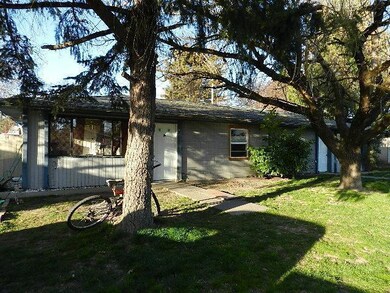 922 SW H St, Grants Pass, OR 97526 - photo 2