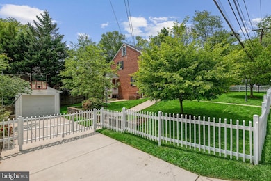 4502 Cheltenham Dr, Bethesda, MD 20814 - photo 3