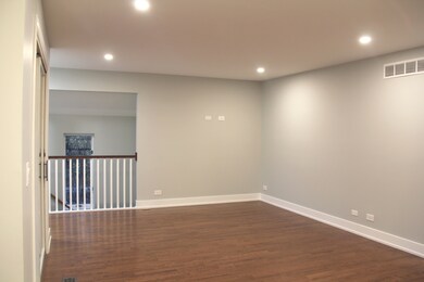 1066 Shermer Rd unit FE, Glenview, IL 60025 - photo 2