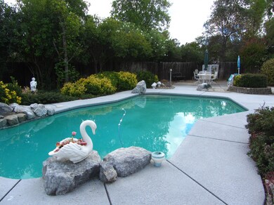 02kPoolview