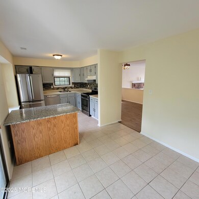 174 Edinburgh Ct, Matawan, NJ 07747 - photo 3