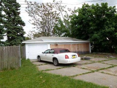 Parking Lot/Garage