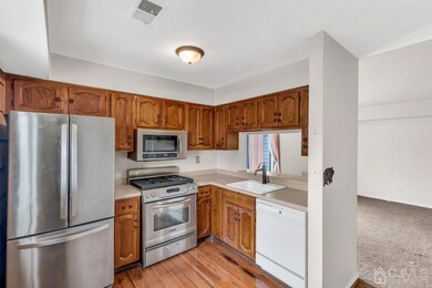 2004 Woodbridge Commons Way, Iselin, NJ 08830 - photo 2