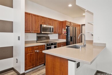 Kitchen with breakfast bar