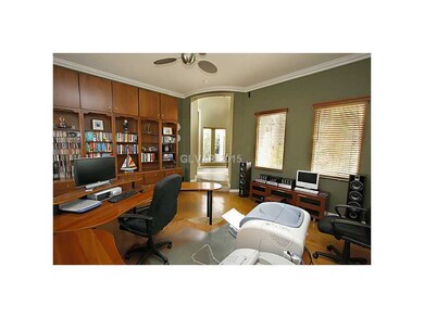 Studio/Study/Office.