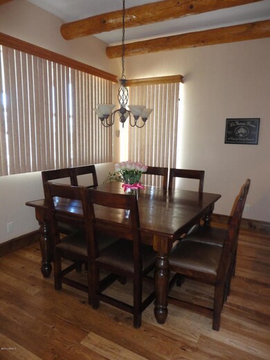EAT-IN KITCHEN AREA