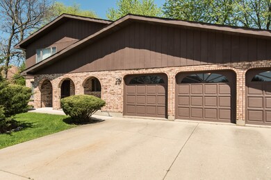 10165 Potter Rd, Des Plaines, IL 60016 - photo 2