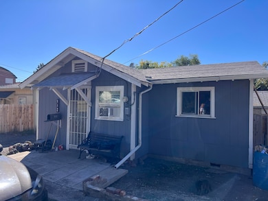 1443 Oregon Ave, Klamath Falls, OR 97601 - photo 4