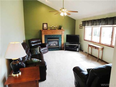 Family Room 10 Village View, Lancaster, NY - famil