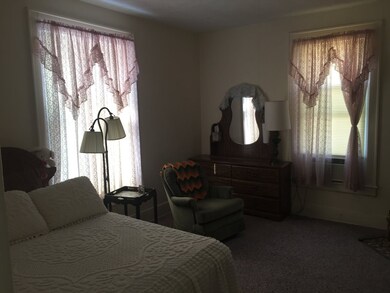 712 W Howard St, Muncie, IN 47305 - photo 3