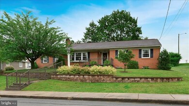 360 Warren St, New Holland, PA 17557 - photo 2