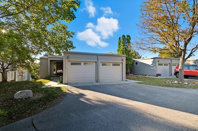 715 Skynob Dr, Ann Arbor, MI 48105 - photo 2