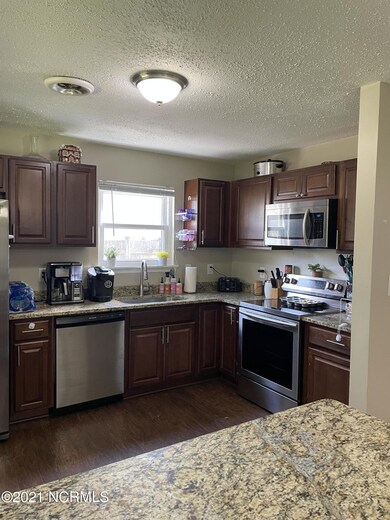 425 Palmetto Ct, Jacksonville, NC 28546 - photo 4