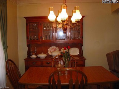 Nice size dining room directly off the kitchen.