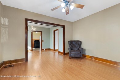(6) Living Room