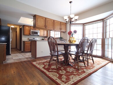 411 Appollo Ct, Wheaton, IL 60189 - photo 7