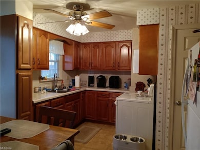 kitchen w/nook table