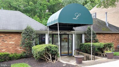 3860 Lyndhurst Dr unit 203, Fairfax, VA 22031 - photo 2