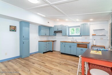 209 1-2 S 6th St West Point-13