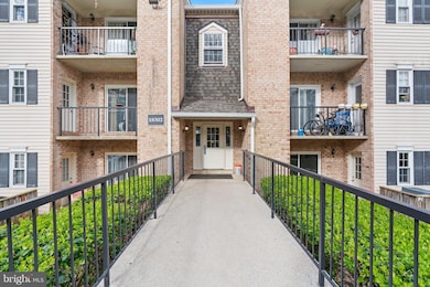 18302 Streamside Dr unit 104, Gaithersburg, MD 20879 - photo 2