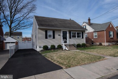 221 Hazel Ave, Folsom, PA 19033 - photo 2