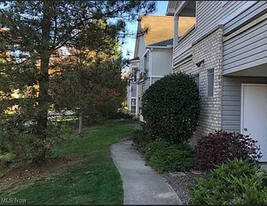 522 Robinwood Ln unit D, Copley, OH 44321 - photo 2