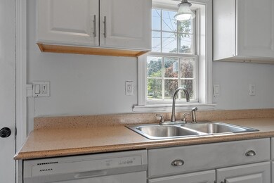 305 Hovey St, Lowell, MA 01852 - photo 7