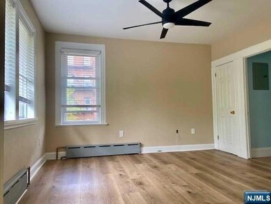 131 Bergen Ave unit 2nd Floor, Ridgefield Park, NJ 07660 - photo 5