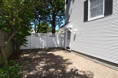 21 B Neil Ln - Terrace DSC_0002