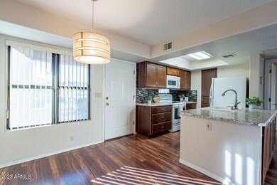 Dining to kitchen