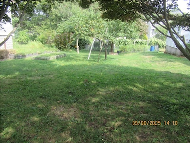 64 Fairfield Ave, Woonsocket, RI 02895 - photo 3