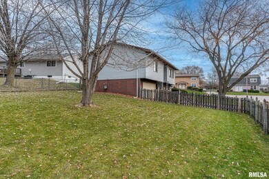 2608 W 58th St, Davenport, IA 52806 - photo 3
