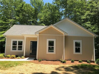 311 Hubbard St, Reidsville, NC 27320 - photo 3