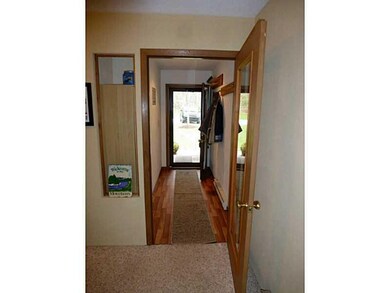 Entry/Foyer.