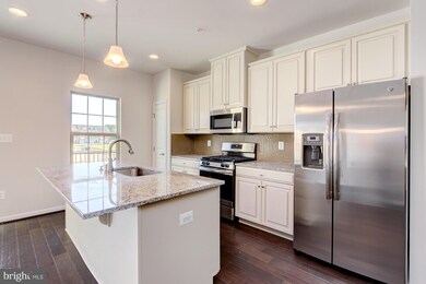 7 Gates Park Ct, Halethorpe, MD 21227 - photo 3