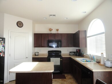 SPACIOUS KITCHEN WITH ISLAND