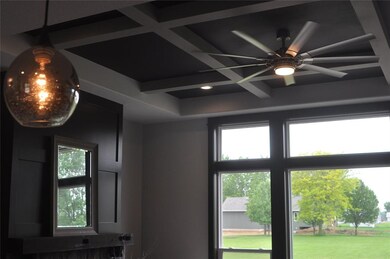 1102 Marks Way, Cedar Rapids, IA 52404 - photo 4