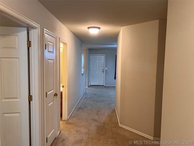 810 N Cherokee Ave, Claremore, OK 74017 - photo 3