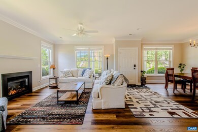 Livingroom w/ gas firplace