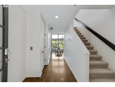 2206 SW Hoffman Ave unit 9, Portland, OR 97201 - photo 2
