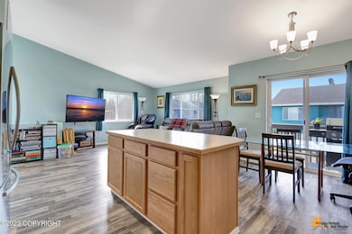 Kitchen w/Island