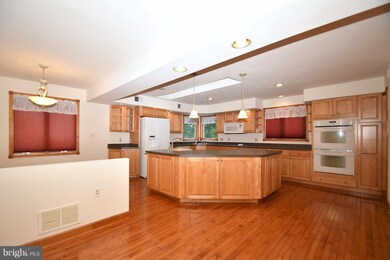 202 Sandhill Rd, Essex, MD 21221 - photo 3