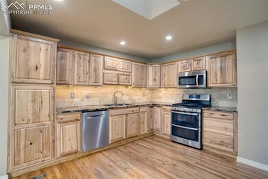 Amazingly updated kitchen - new cabinets, granite 