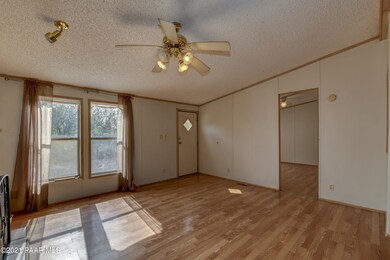 004_Living Room