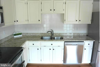 10925 Bloomingdale Dr, Rockville, MD 20852 - photo 4